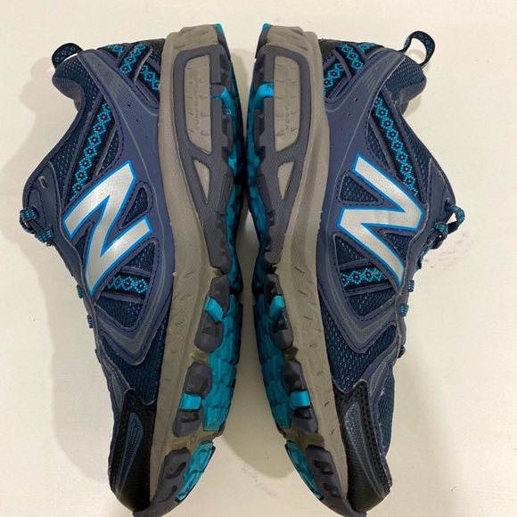 New Balance Women's WT410v5 Cushioning Trail Running Shoe Gray and Teal Size 6.5 - Picture 6 of 9
